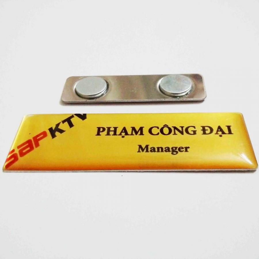In bảng tên đổ keo gắn nam châm
